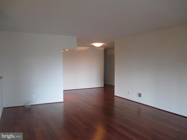 Foto del edificio - 8360 Greensboro Dr