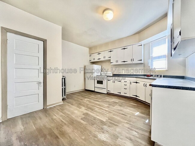 Building Photo - 1133 3rd St
