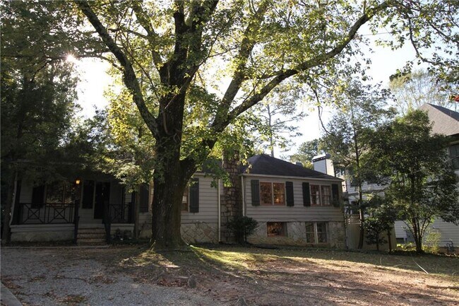 Building Photo - 2054 E Roxboro Rd NE