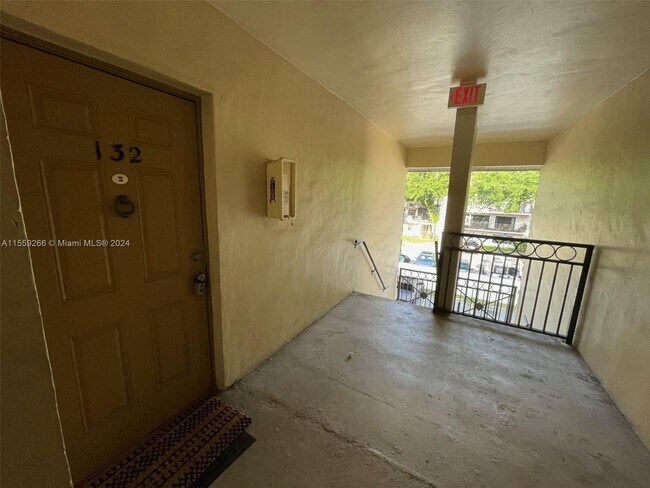 Building Photo - 4850 SW 63rd Terrace