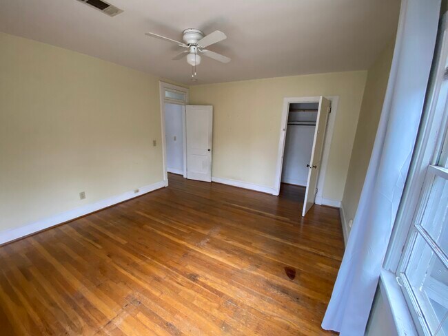 Building Photo - 324 Woodfield Dr