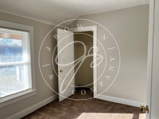 Building Photo - Beautiful 3 bedroom West Toledo Home