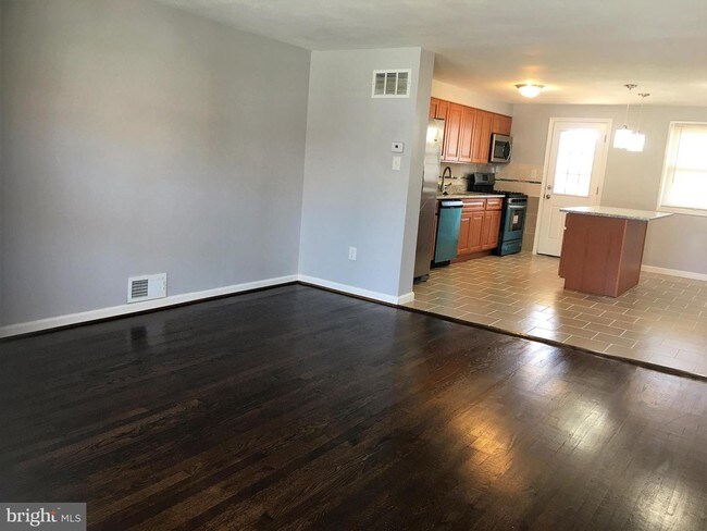 Building Photo - 916 Foxwood Ln