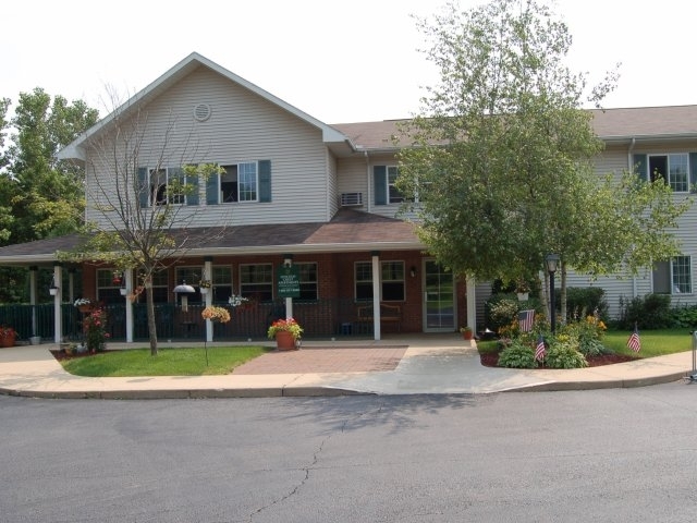 Building Photo - Lincoln Crest Senior Apartments