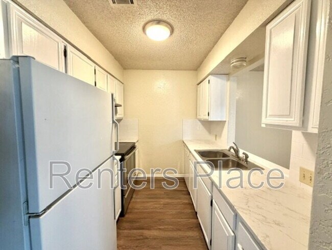 Foto del edificio - 8215 N 117th E Ave