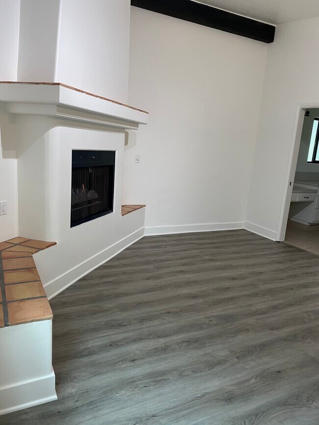 Building Photo - 6115 Coloma Dr