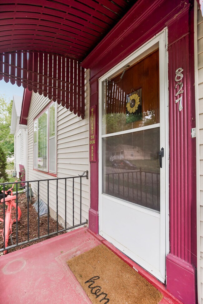 Building Photo - 827 Osage St