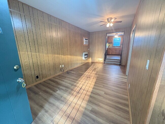 Foto del edificio - "Charming 1-Bedroom Duplex in Martin, TN -...