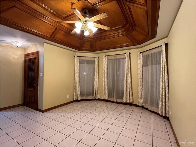 Foto del edificio - 8 Lucille Ave