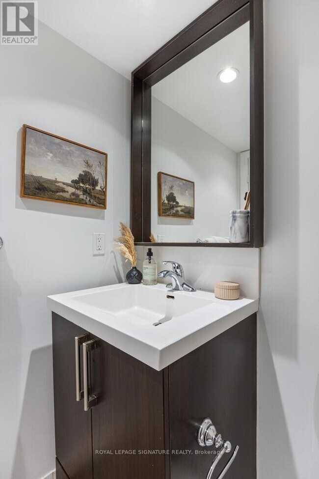 Photo du bâtiment - 305 Roehampton Ave