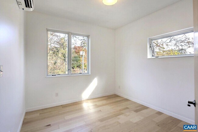 Foto del edificio - 1130 E High St