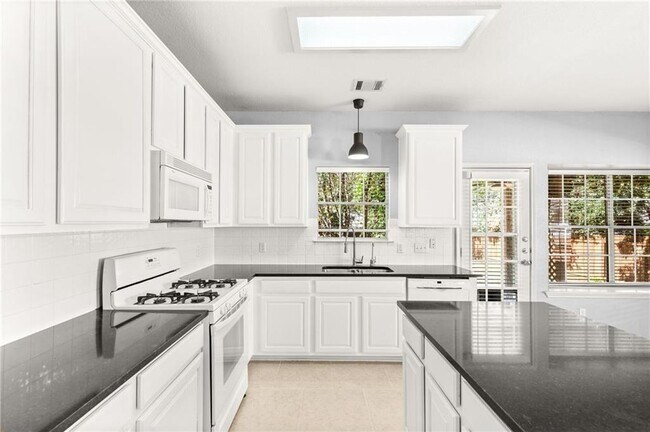 Foto del edificio - 10708 Sycamore Hills Rd