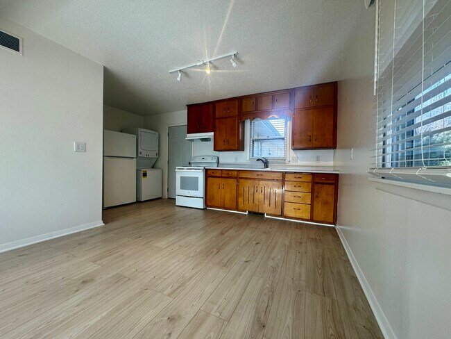 Foto del edificio - 407 West Adams Avenue