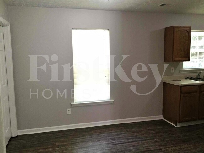 Building Photo - 9161 Thrash St SW