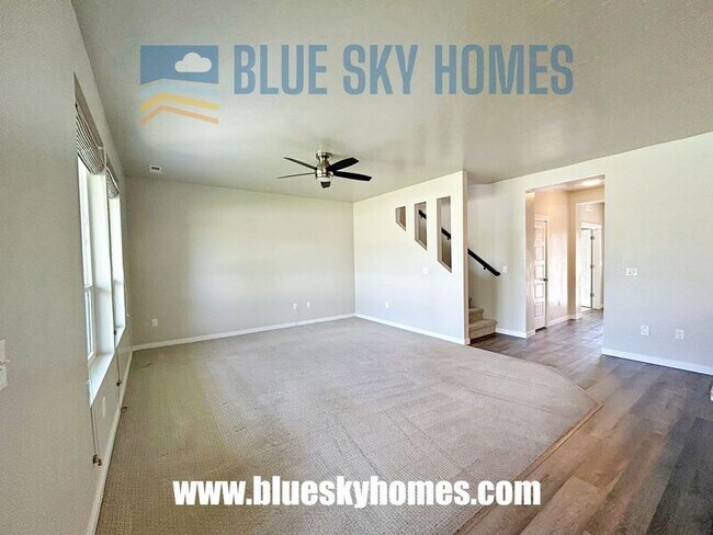 Building Photo - 2572 E Mariposa Dr