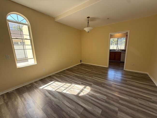 Building Photo - 3913 Prospect Ave