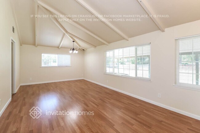 Foto del edificio - 425 Jasmine Ave