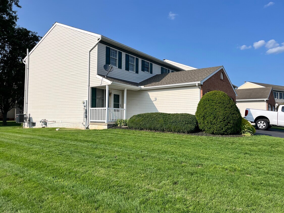 Outside side lot - 2097 Greystone Dr