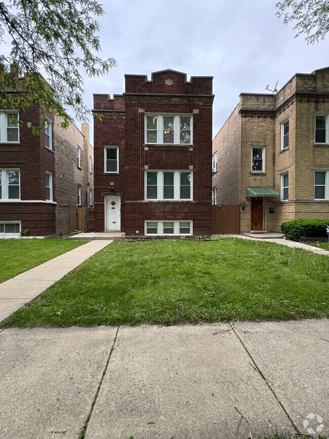 Building Photo - 1822 N Luna Ave