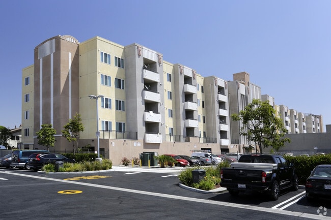 Building Photo - Icon at Rosecrans