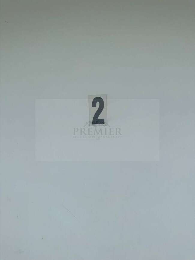 Foto del edificio - 2 bed / 1 bath -4 plex - close to school - 308 McKissick Unit 2 Pleasant Hill MO - Rent $895