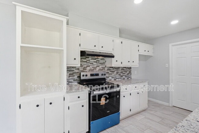 Foto del edificio - 413 Cloudmont Dr