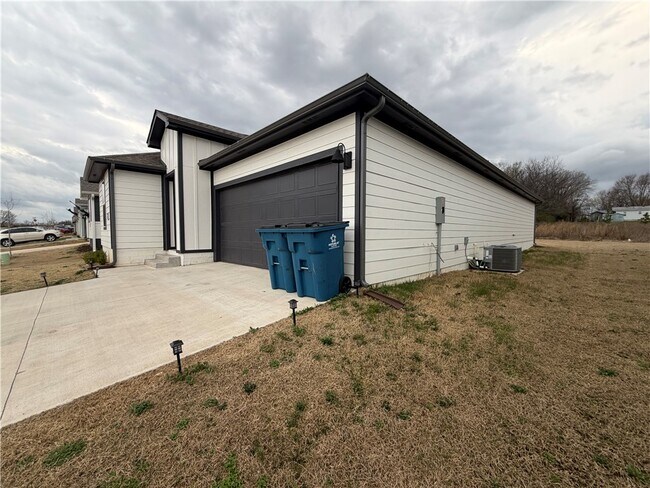Foto del edificio - 207 NW Pinwheel St