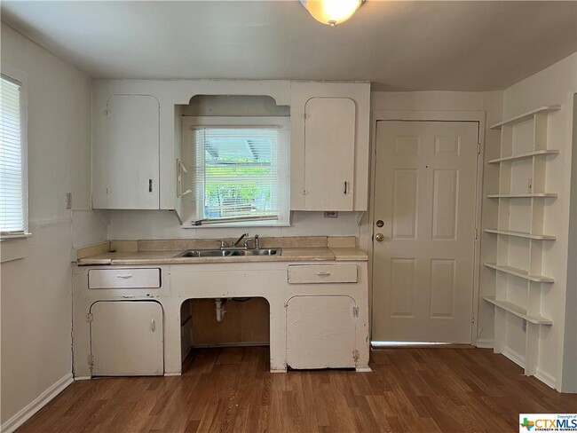 Building Photo - 627 Maldonado Ave