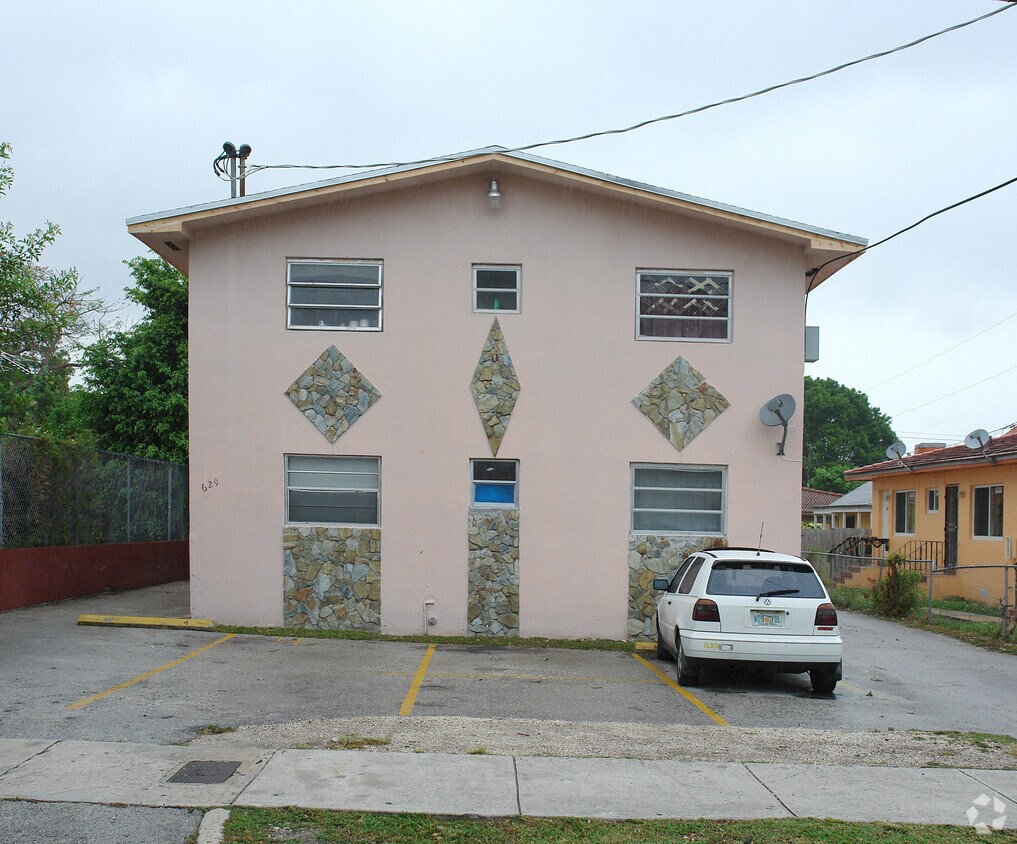 Primary Photo - 629 SW 10th St