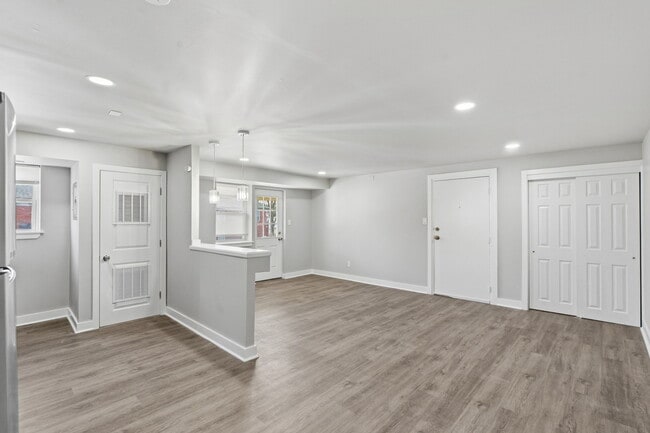 Building Photo - The Courtyards at Bensalem