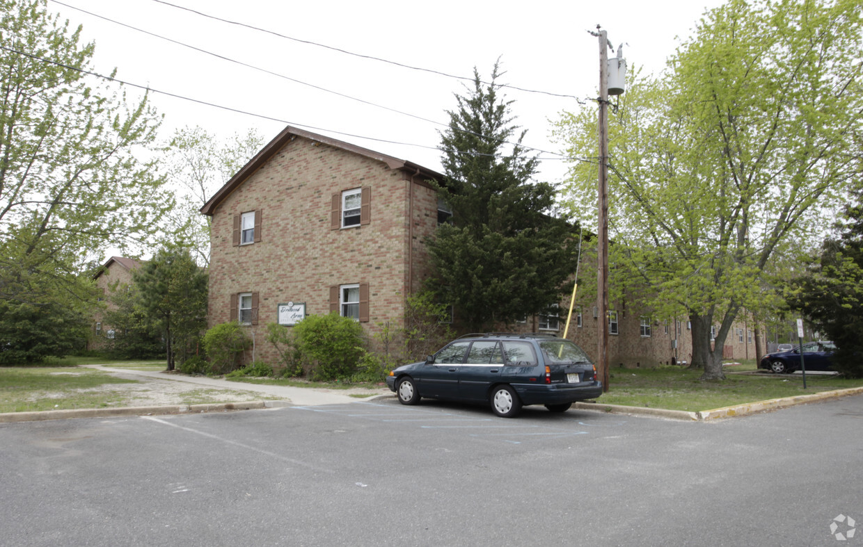 Primary Photo - Driftwood Arms Apartments