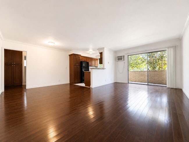 Building Photo - 14306 Riverside Dr