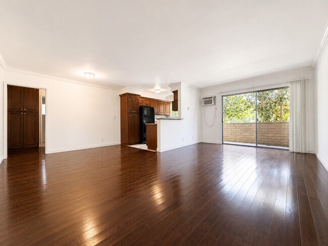 Foto del edificio - 14306 Riverside Dr