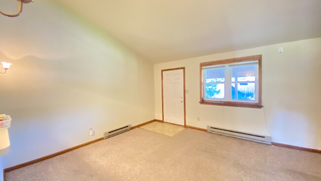 Building Photo - 620 Kings Rd