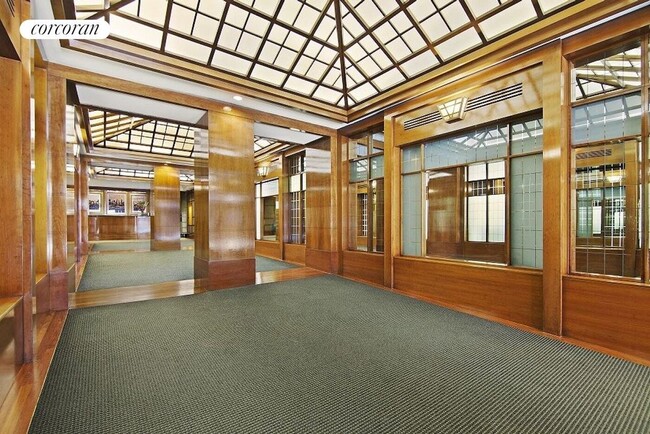 Foto del edificio - 393 W 49th St