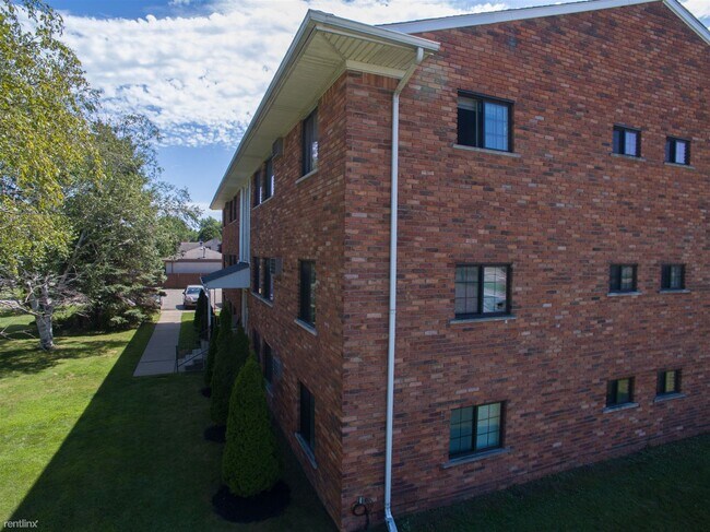 Building Photo - 1 br, 1 bath House - 23232 Deanhurst St