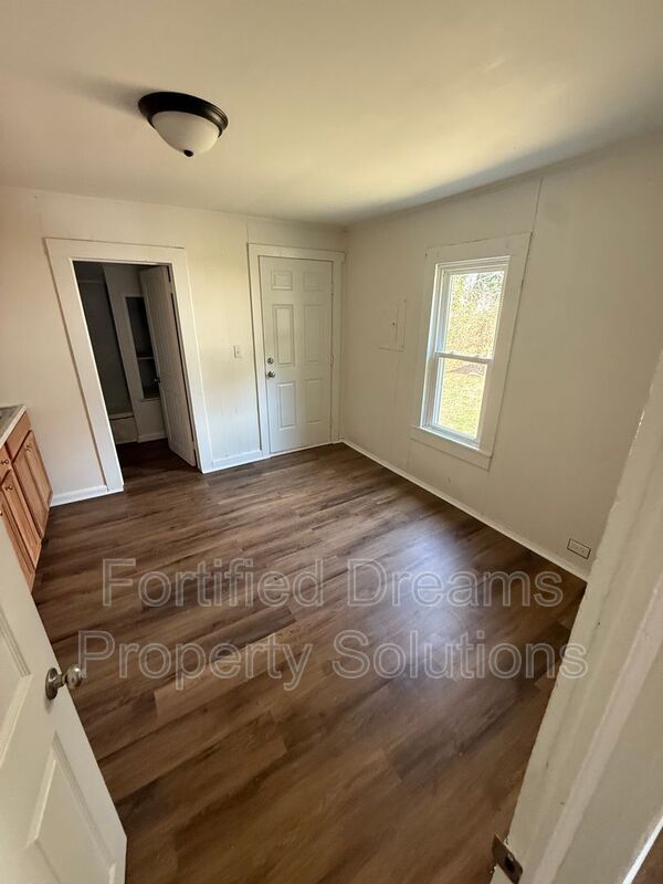 Building Photo - 723-A Humphrey Ct