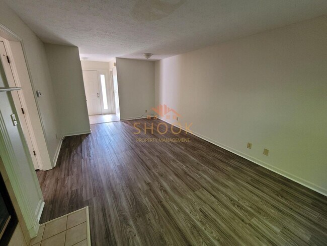Foto del edificio - Large 3 BR Townhome/Condo - Available mid June