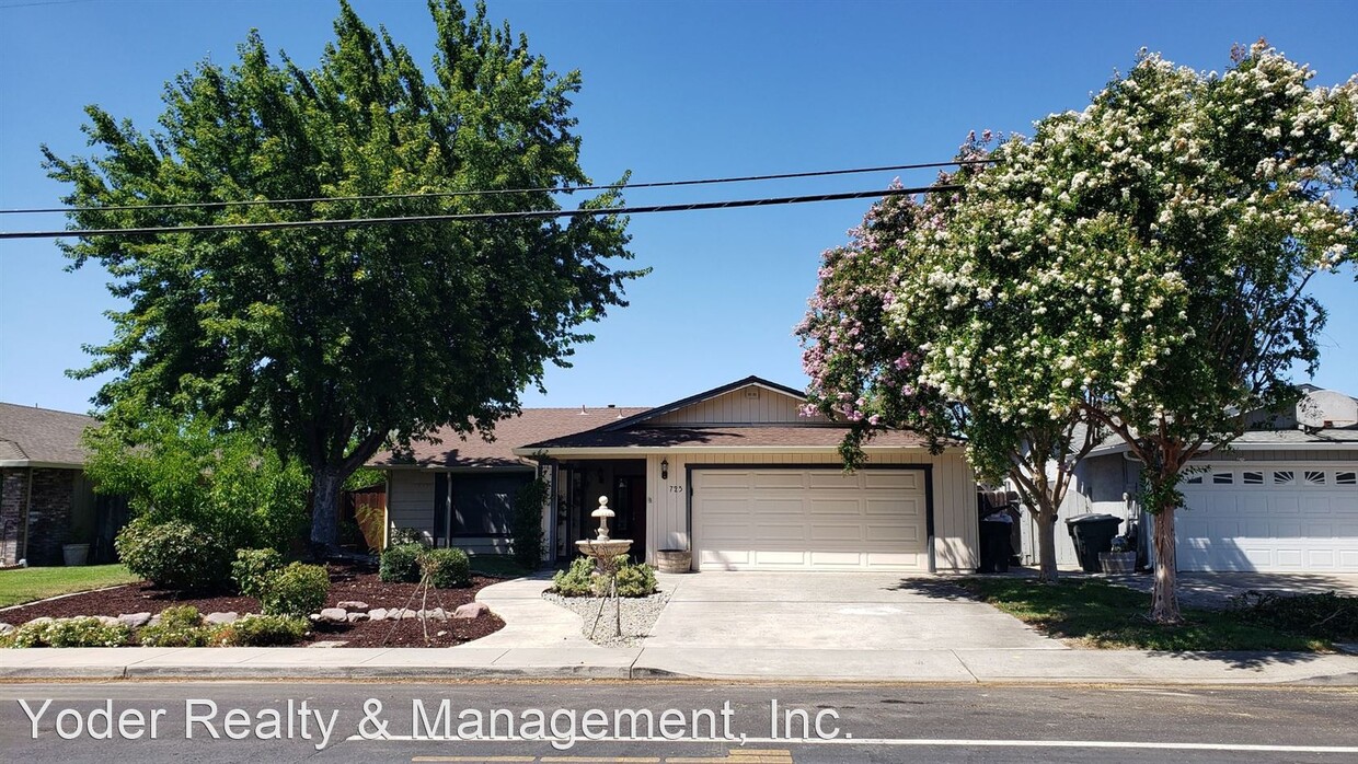 Primary Photo - 3 br, 2 bath House - 725 E. Milgeo Avenue