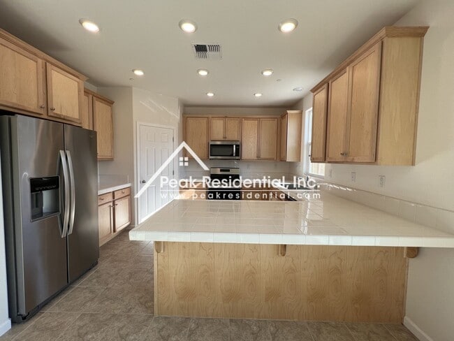 Building Photo - Newer 4bd/3ba Elk Grove Home with 2 Car Garage