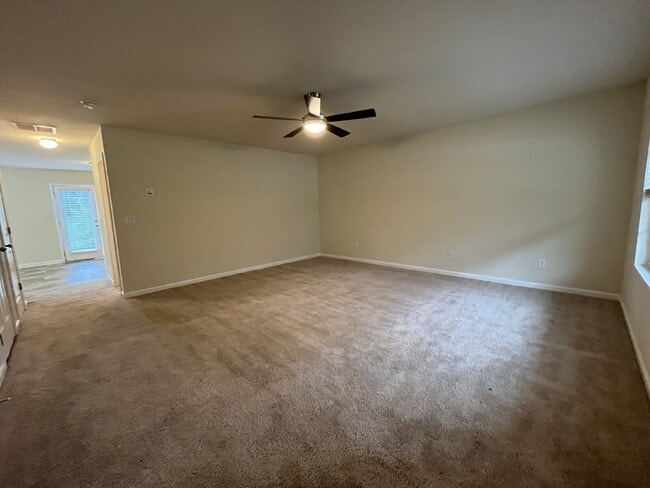 Foto del edificio - Modern 2019 East Point Home: Open Concept Living, Prime Location & Easy ATL Commute!