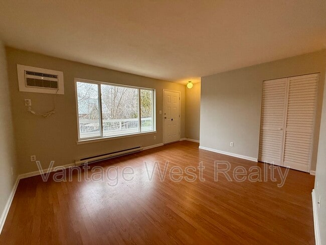 Building Photo - 505-505 Browne Rd