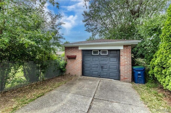 Foto del edificio - 130 Alberta Dr