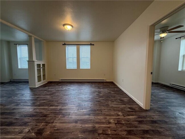 Foto del edificio - 570 Kendall Ave