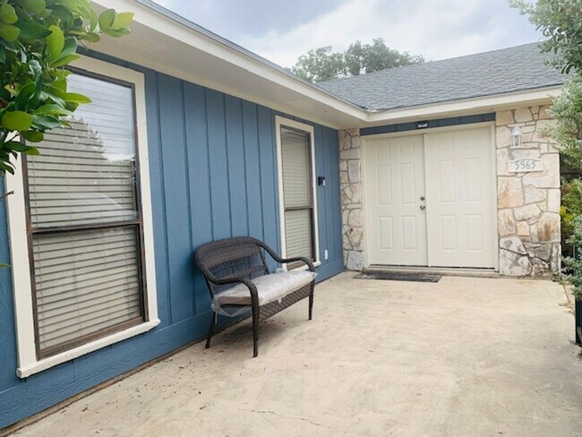 Foto del edificio - Unrestricted Charm on Whartons Dock Road: ...