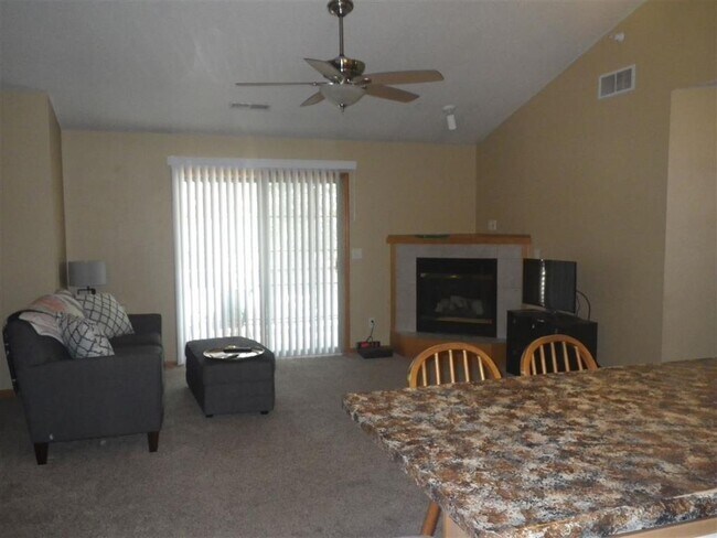 Foto del edificio - $1,125 | 2 Bedroom, 1 Bathroom Condo | No ...