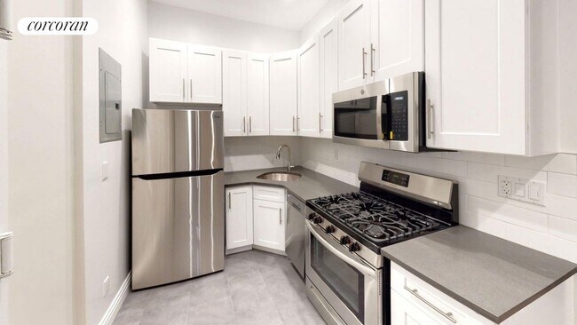 Foto del edificio - 8 E 74th St