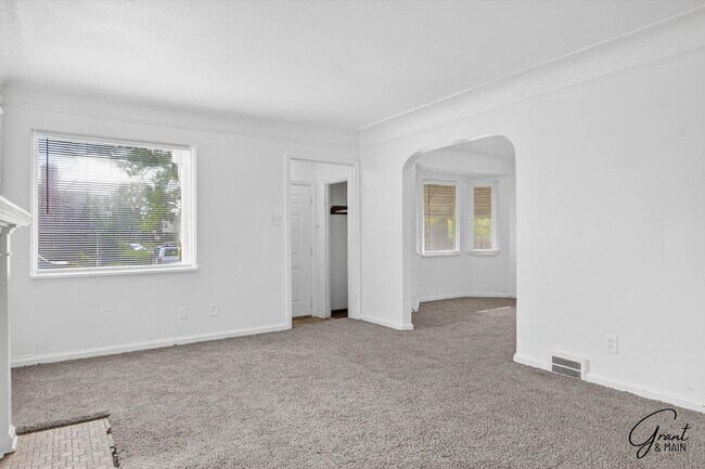 Foto del edificio - 3 bedroom bungalow - $1200