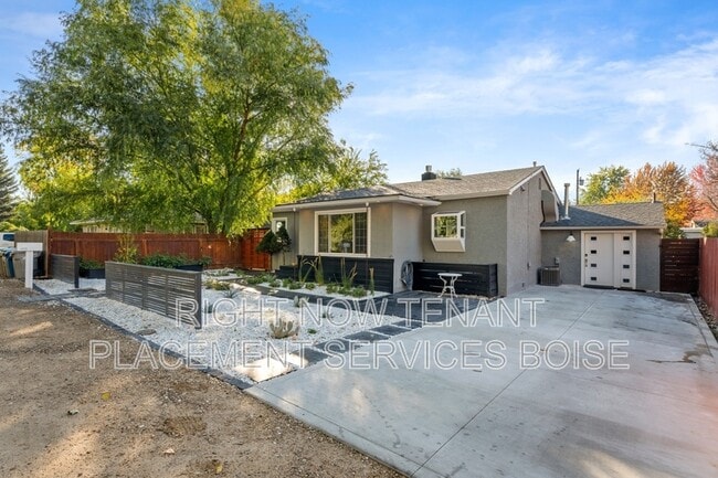 Building Photo - 4811 W Rose Hl St