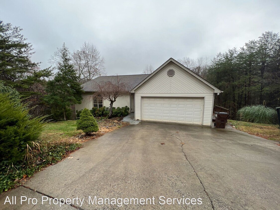 4 br, 3 bath House 670 Emerald Ave House Rental in Kodak, TN